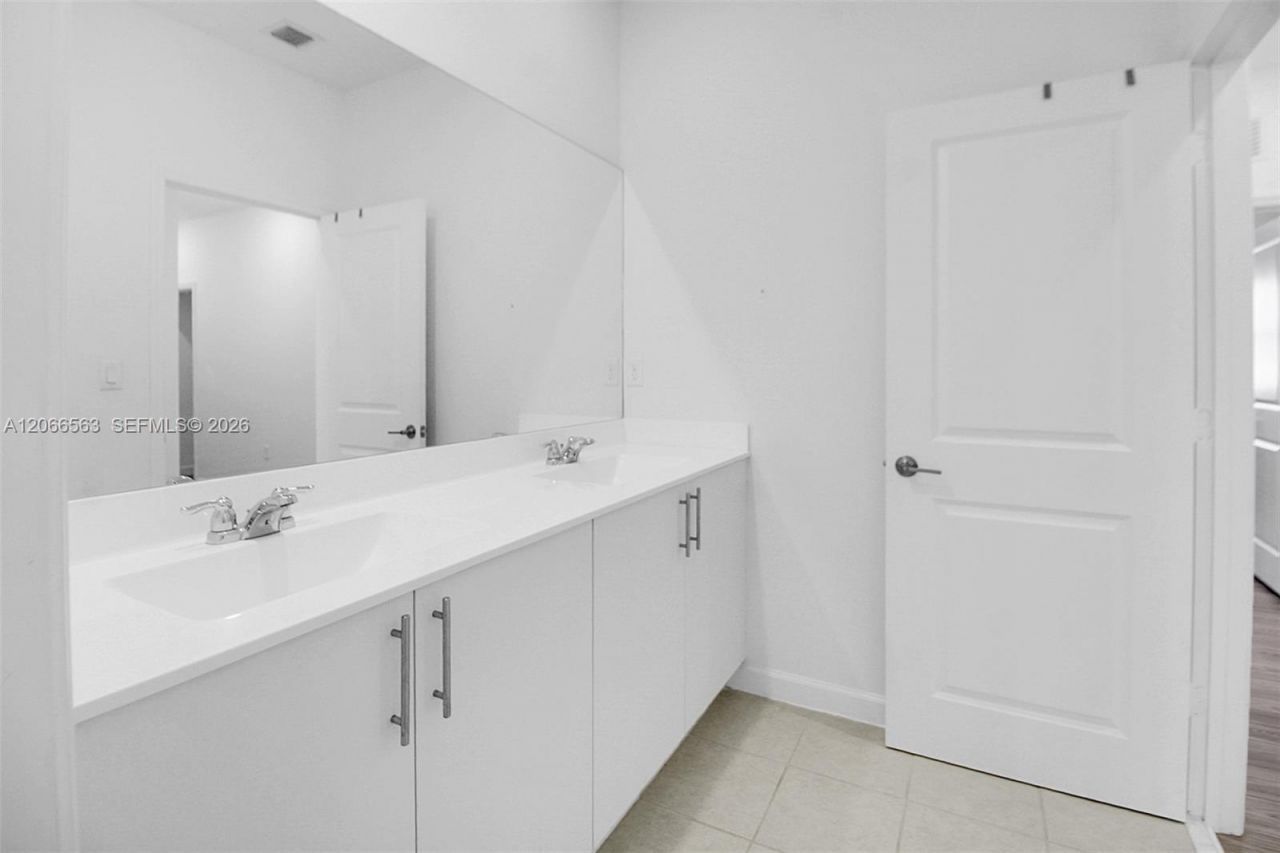 879 SE 26th Ter , Homestead, FL 33035 Photo