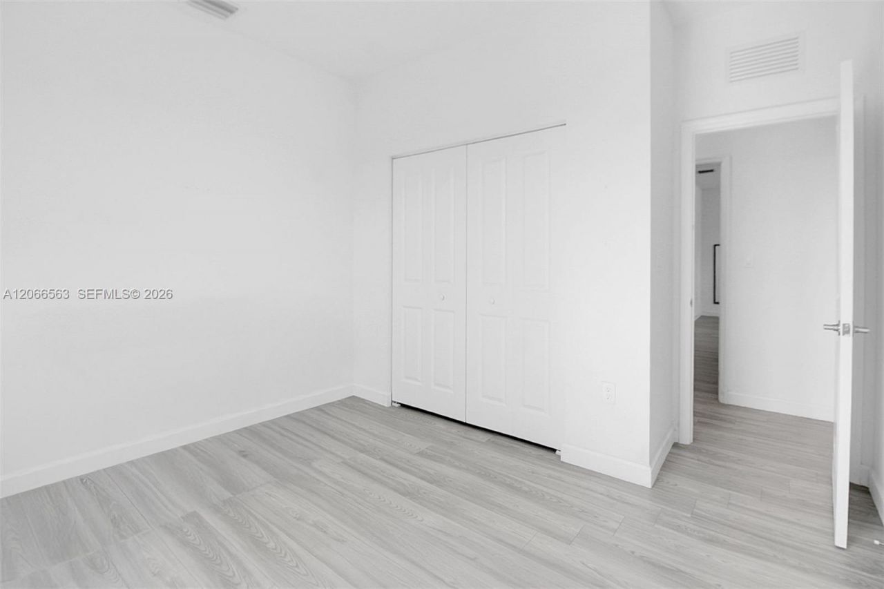 879 SE 26th Ter , Homestead, FL 33035 Photo