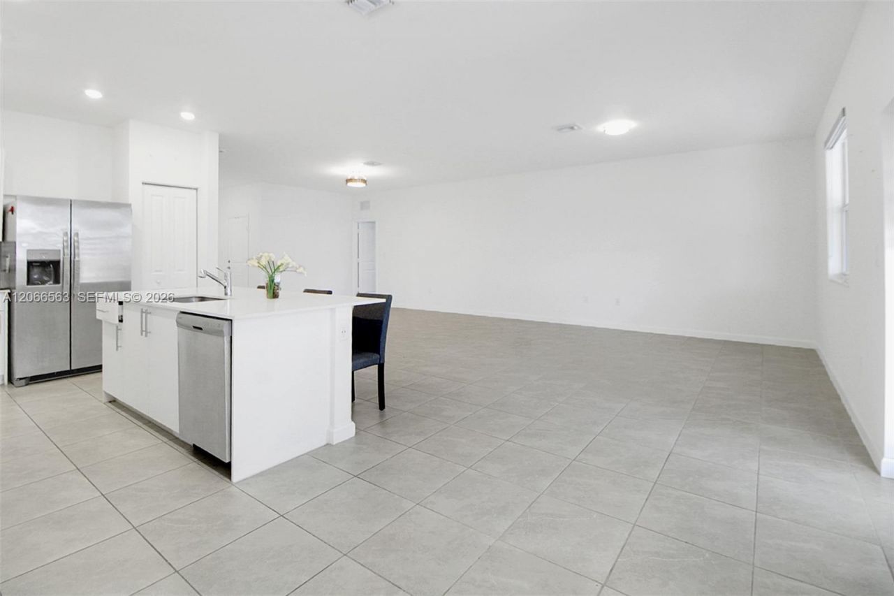 879 SE 26th Ter , Homestead, FL 33035 Photo