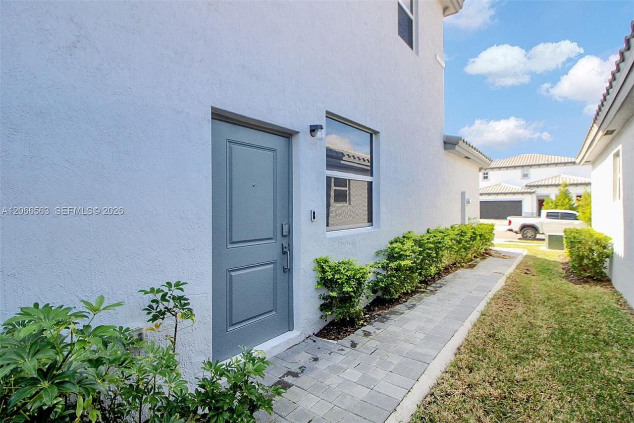 879 SE 26th Ter , Homestead, FL 33035 Photo