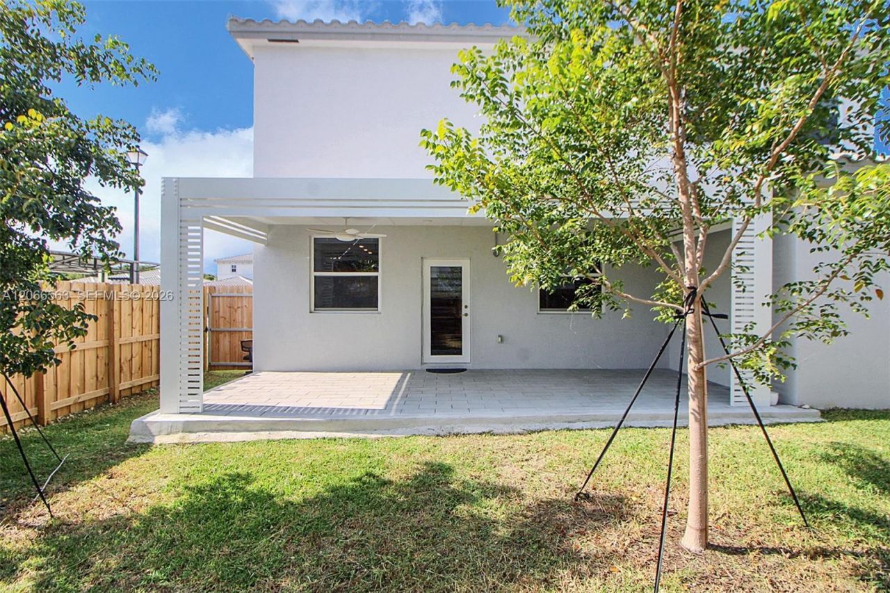 879 SE 26th Ter , Homestead, FL 33035 Photo