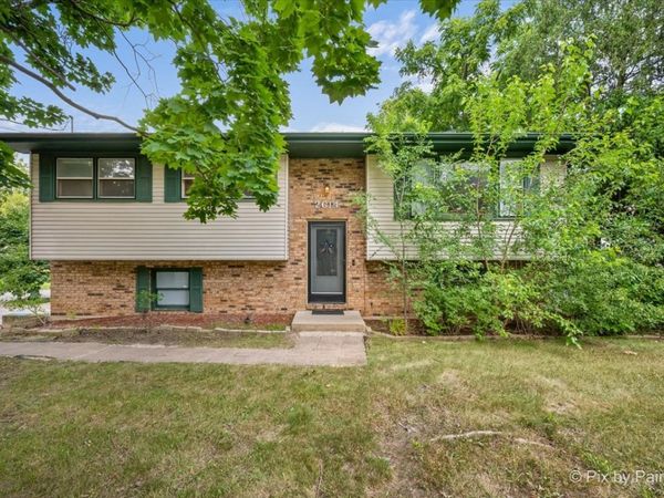2614 Crystal Lake Road , Cary, IL 60013