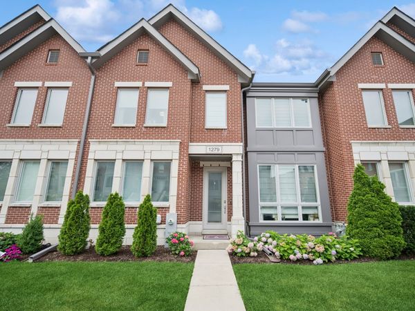 1279 Gateway Court , Northbrook, IL 60062