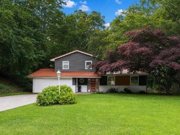 18569 Pawnee Drive, Spring Lake, MI 49456