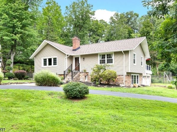 248 Johnston Dr, Watchung, NJ 07069