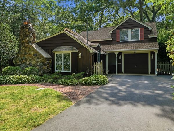 481 Ackerson Boulevard , Brightwaters, NY 11718