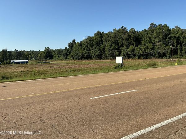 51 Salem Church Road, Grenada, MS 38901
