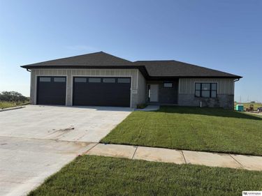 8023 Ephraem Lane, Lincoln, NE 68516