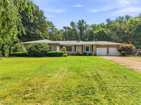 1129 Oak Tree Road , Akron, OH 44320