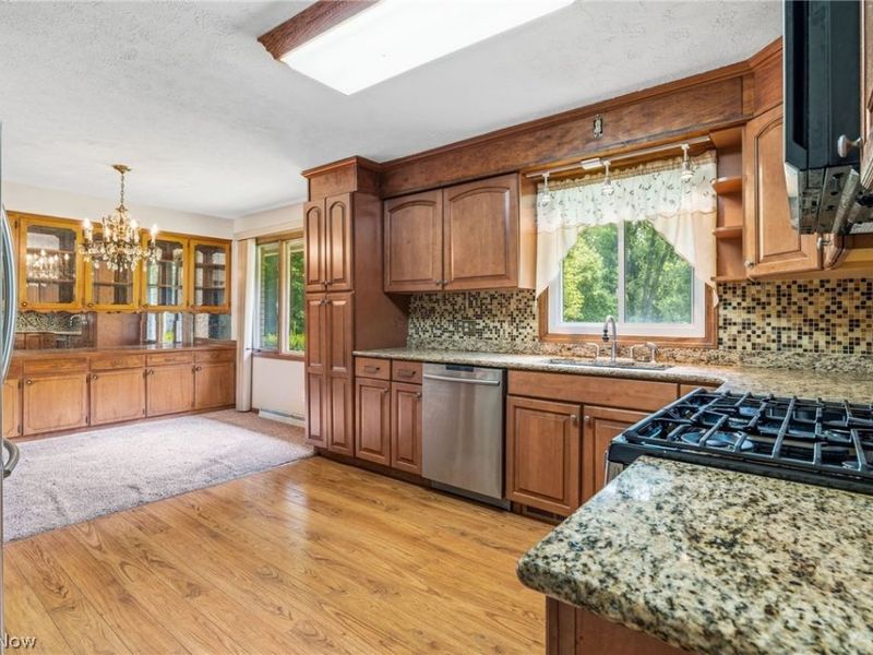 1129 Oak Tree Road, Akron, OH 44320 Photo 11