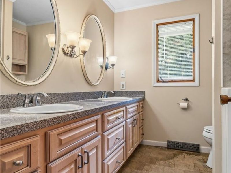 1129 Oak Tree Road, Akron, OH 44320 Photo 15