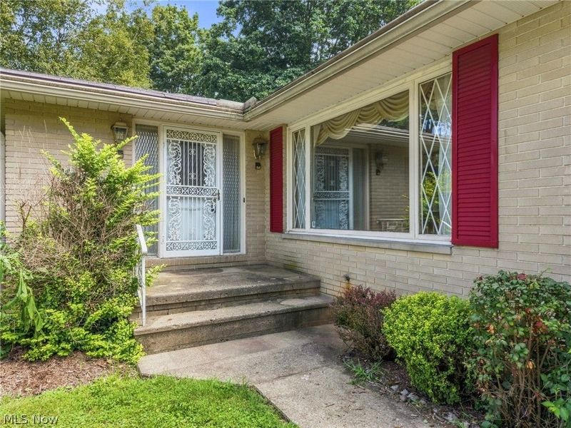 1129 Oak Tree Road, Akron, OH 44320 Photo 2