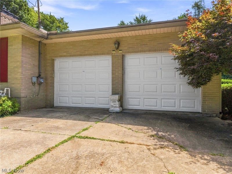 1129 Oak Tree Road, Akron, OH 44320 Photo 3