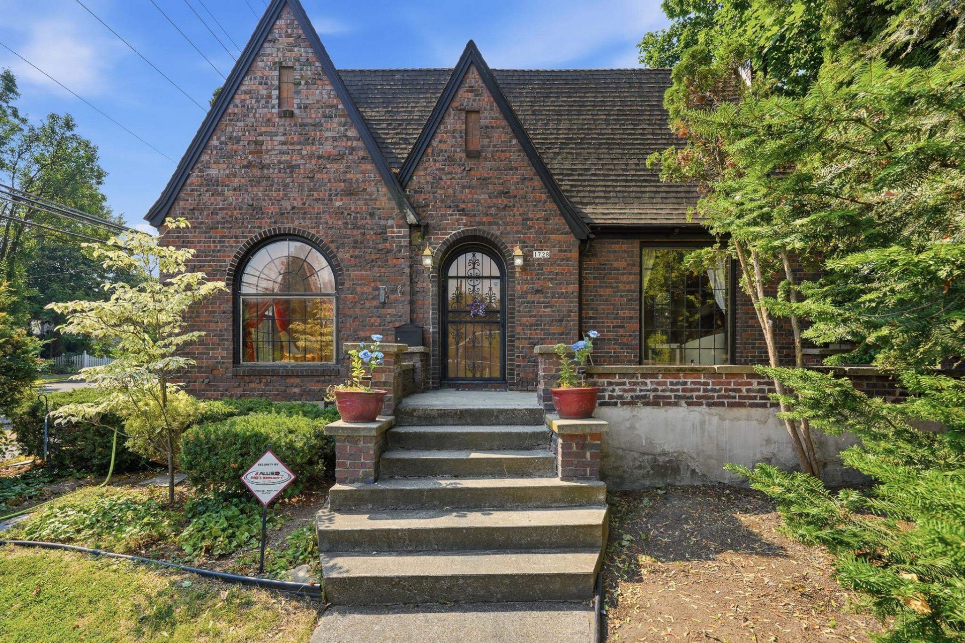 1728 E 9th Ave, Spokane, WA 99202 Main Photo