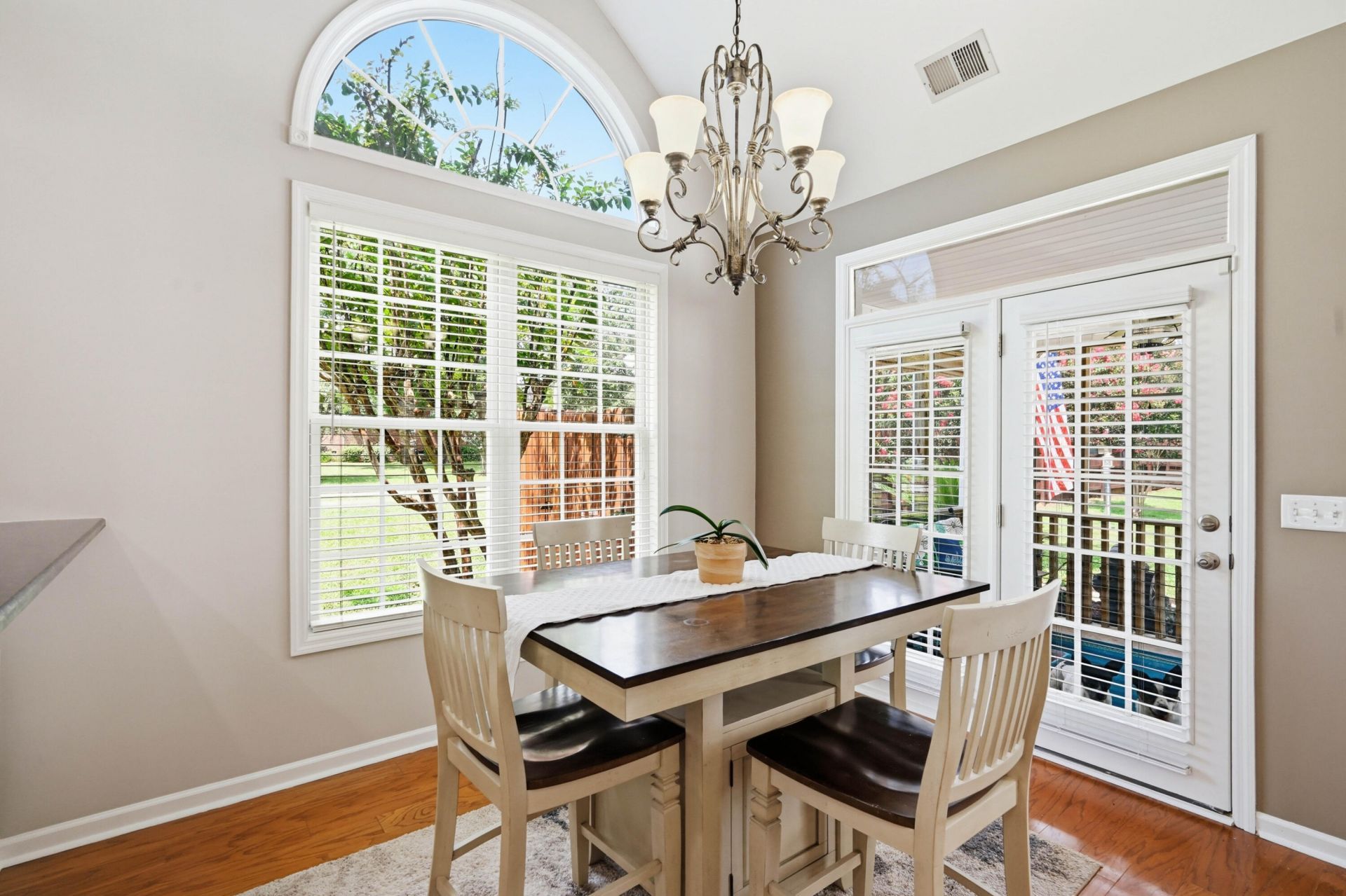 101 Tanglewood Circle Photo 31