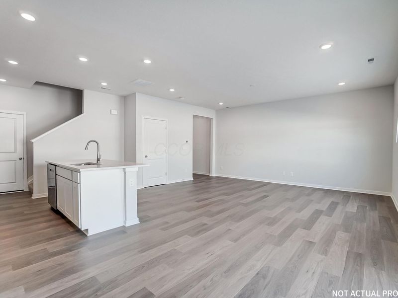 1388 Marinelli Drive E, Columbus, OH 43228 Photo 13