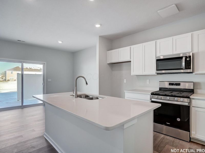 1388 Marinelli Drive E, Columbus, OH 43228 Photo 17