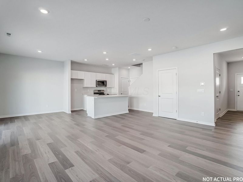1388 Marinelli Drive E, Columbus, OH 43228 Photo 7