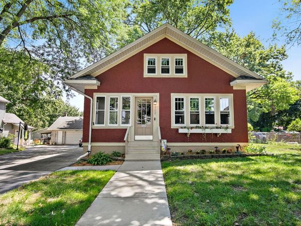 909 Augusta Avenue , Elgin, IL 60120
