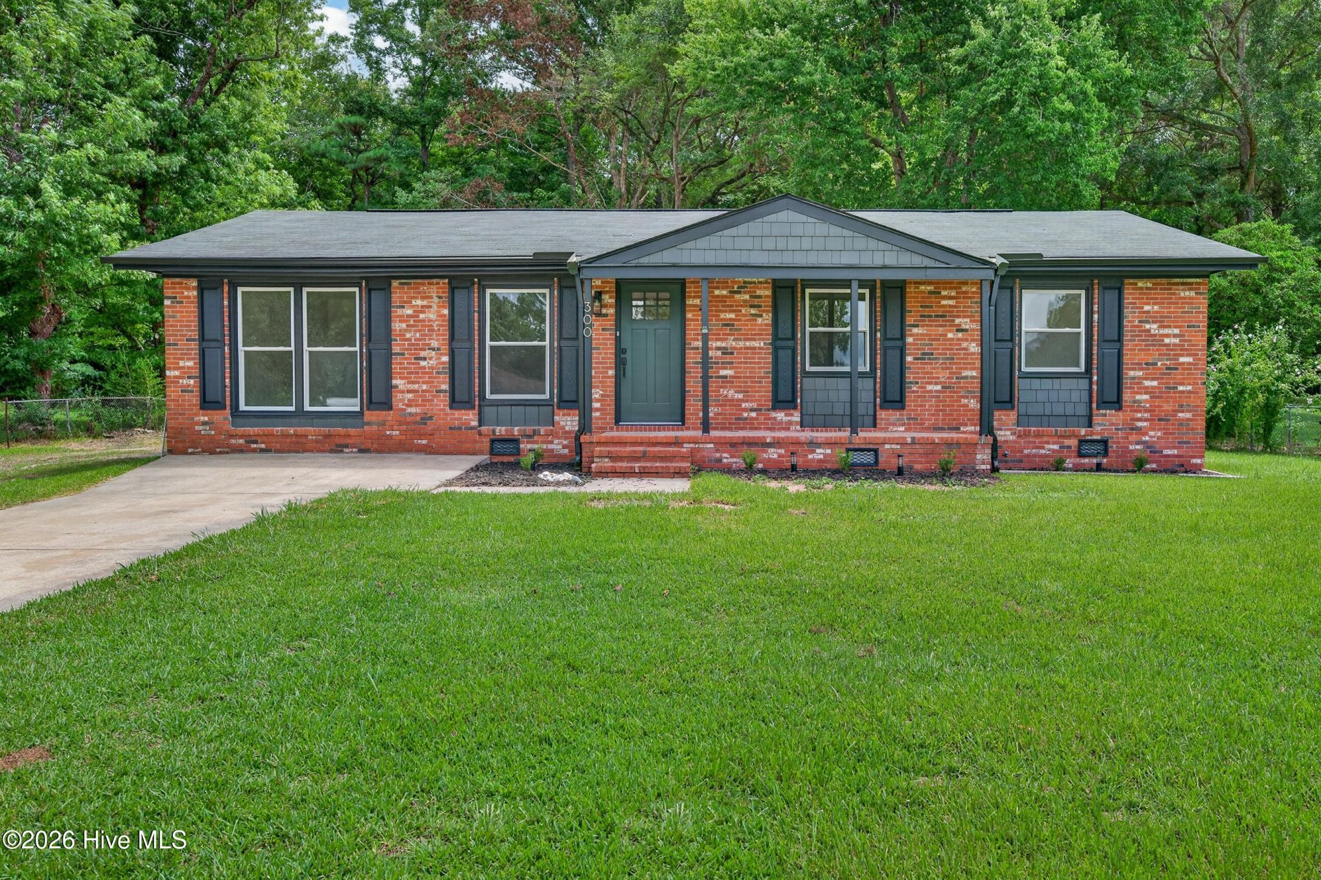 300 Walnut Drive, Jacksonville, NC 28540 Main Photo