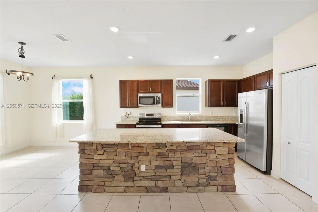 8341 NW Greenbank Cir , Port Saint Lucie, FL 34987 Photo