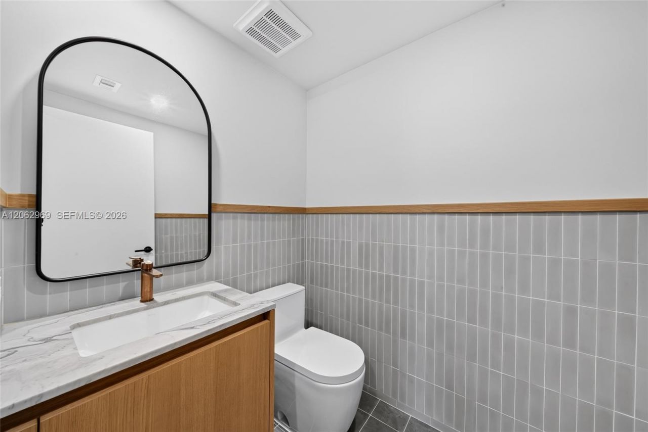 1176 97th St, Unit 501, Bay Harbor Islands, FL 33154 Photo