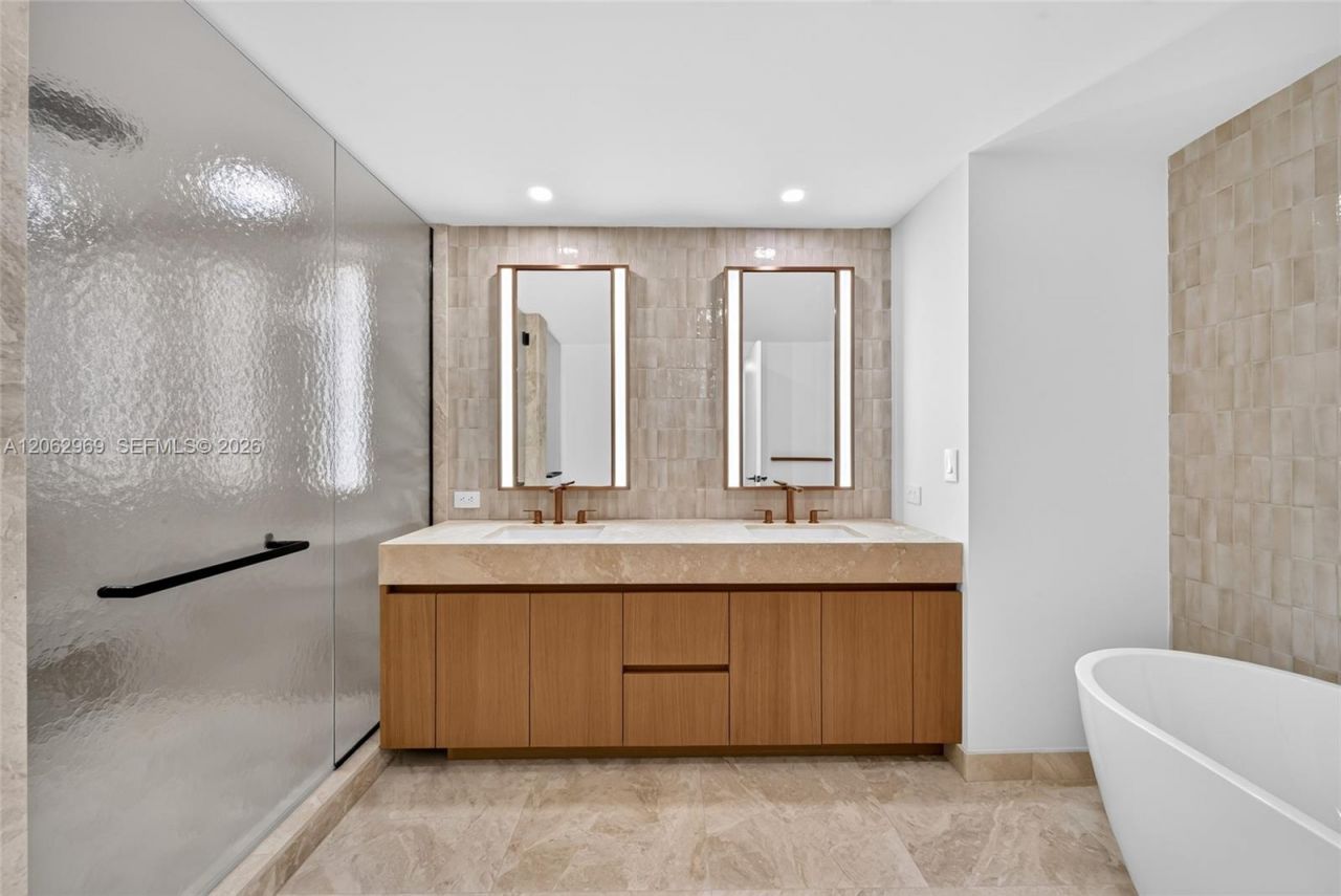 1176 97th St, Unit 501, Bay Harbor Islands, FL 33154 Photo