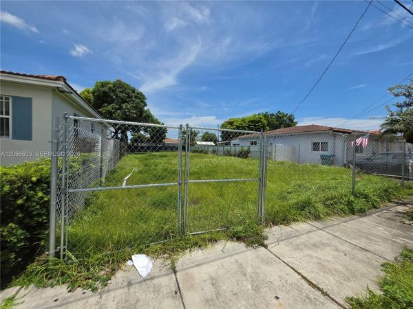 231 NW 62nd Ave , Miami, FL 33126