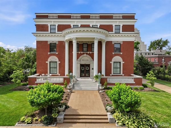 2 Hortense Place , St Louis, MO 63108
