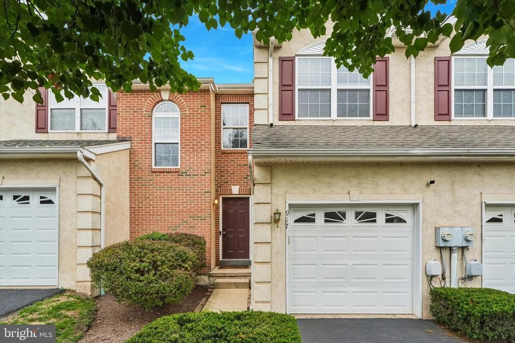 917 CARRINGTON DRIVE, RED HILL, PA 18076