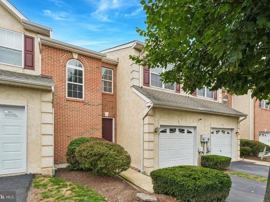 917 Carrington Drive, Red Hill, PA 18076 Main Photo
