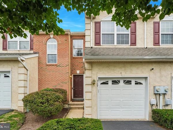 917 CARRINGTON DRIVE , RED HILL, PA 18076