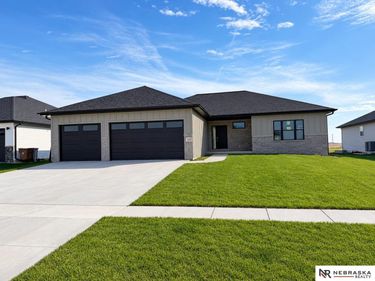10430 S 77th Street, Lincoln, NE 68516