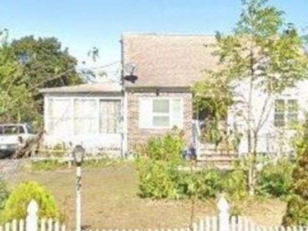 77 Farrington Avenue , Bay Shore, NY 11706