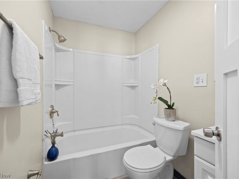 2054 Magee Street, Lakewood, OH 44107 Photo 12