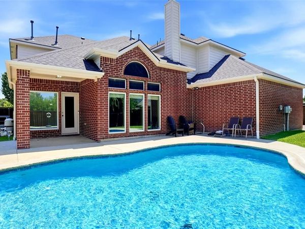 5231 Woodfield Drive, Grand Prairie, TX 75052