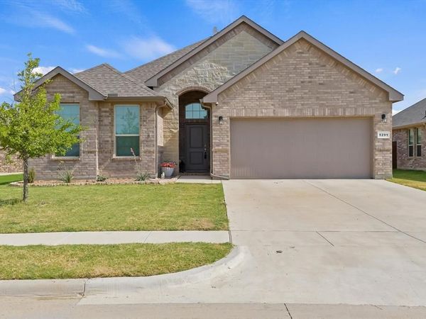 5291 Crystal Lake Avenue , Krum, TX 76249