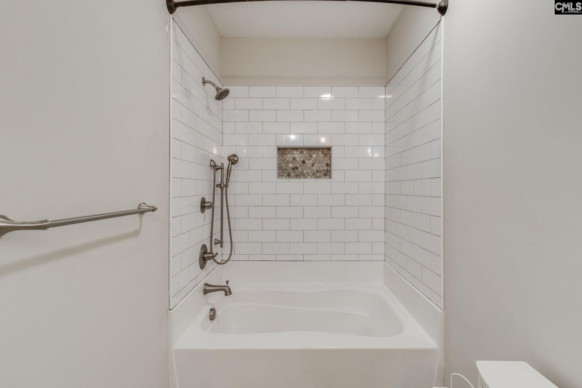 81 Riverview Court  Photo 12