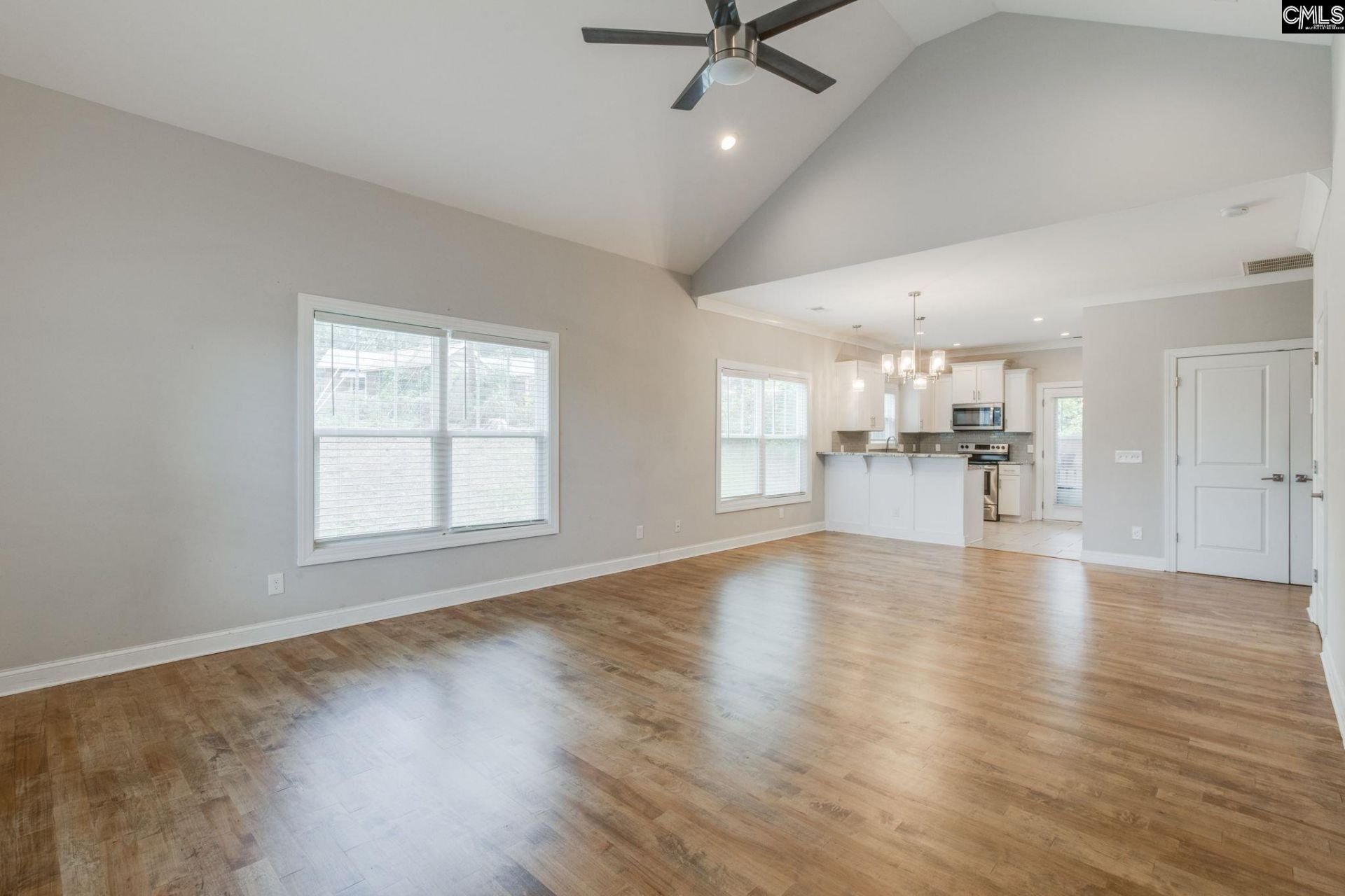 81 Riverview Court  Photo 4