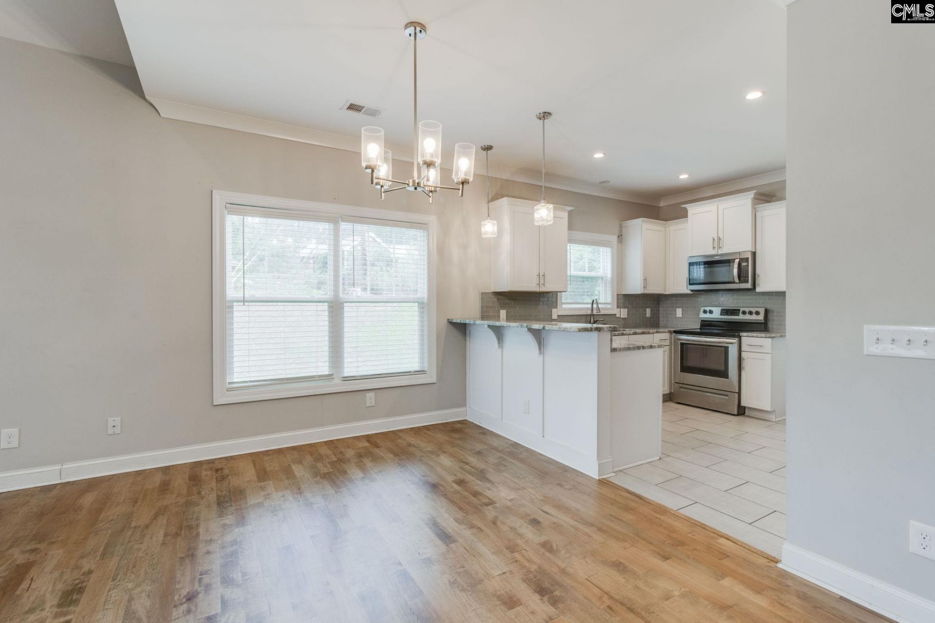 81 Riverview Court  Photo 6