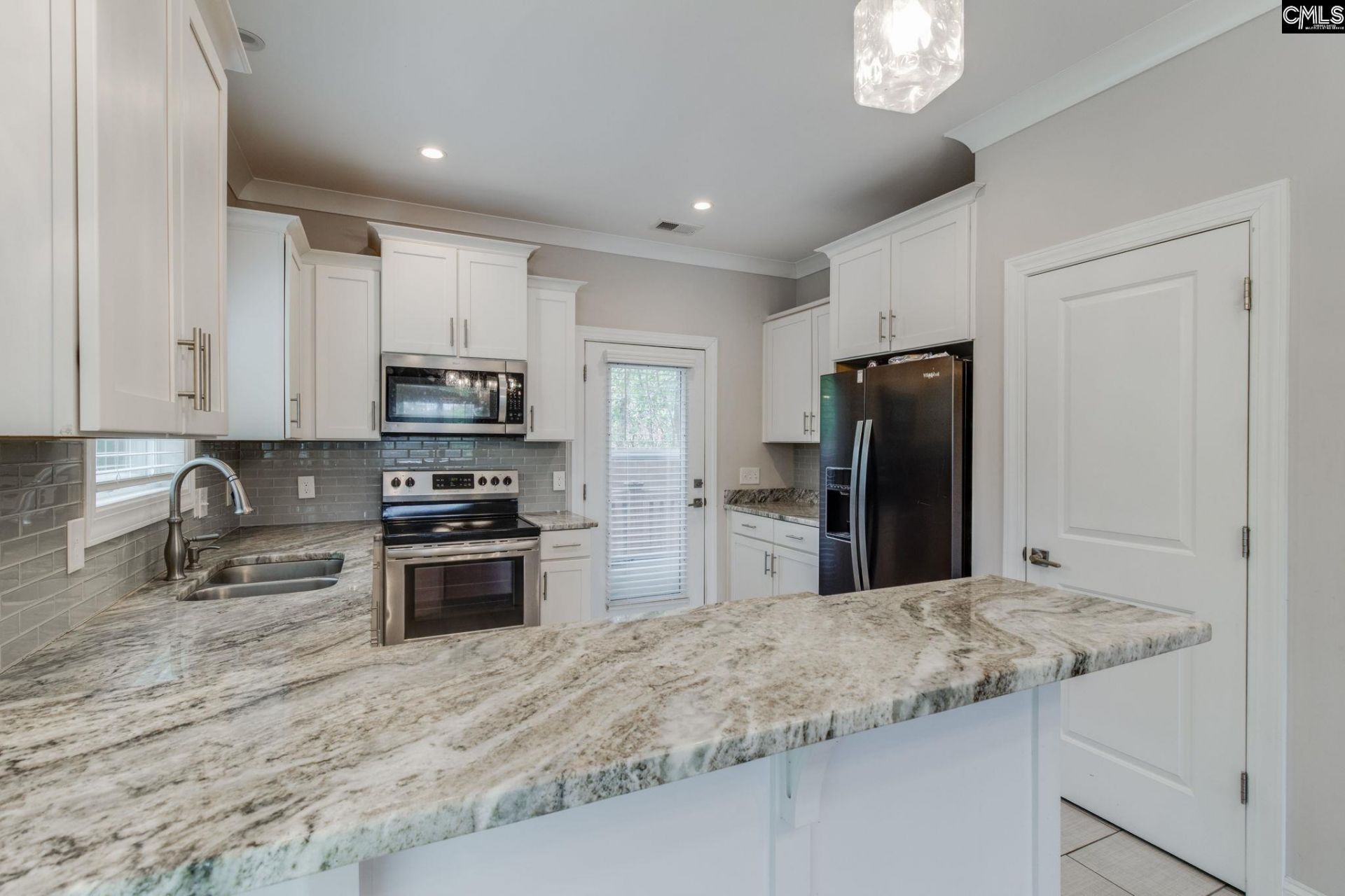 81 Riverview Court  Photo 7