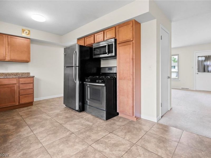 5928 Sweet Birch Drive, Bedford Heights, OH 44146 Photo 2