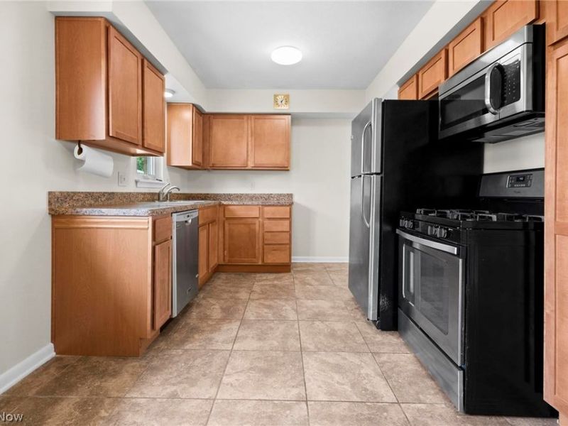 5928 Sweet Birch Drive, Bedford Heights, OH 44146 Photo 5