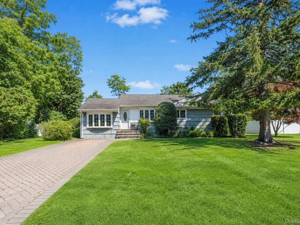 1 Dale Lane , Smithtown, NY 11787