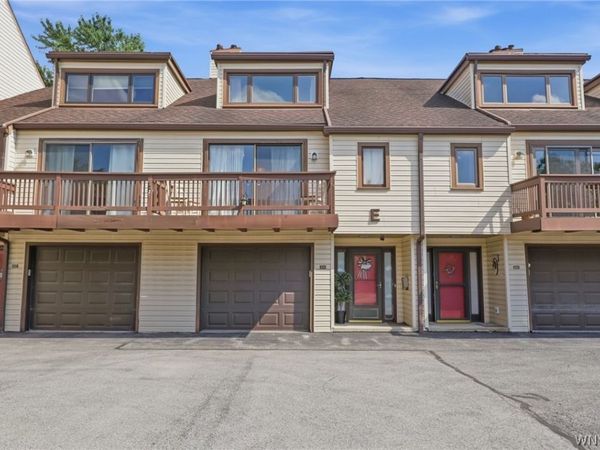 206 Old Meadow Drive, East Amherst, NY 14051