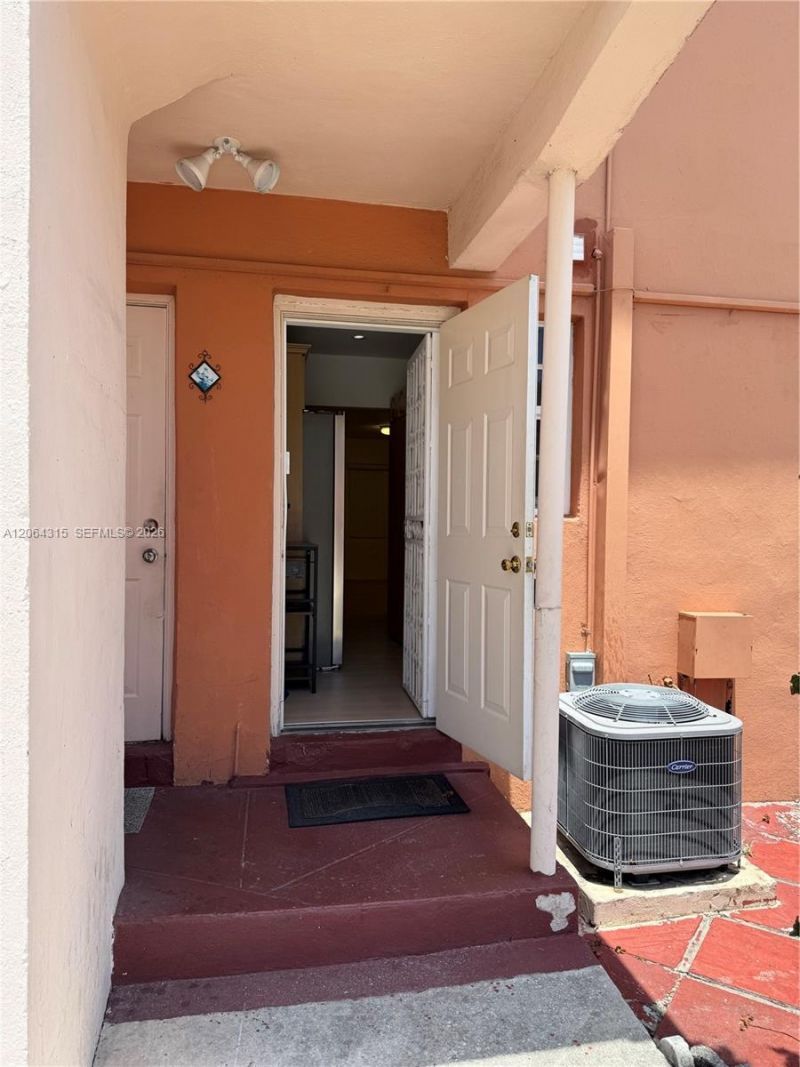 3660 SW 10th St, Unit 7A, Miami, FL 33135 Photo