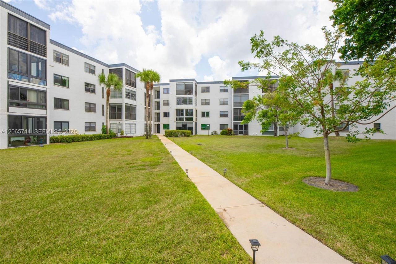 9233 SW 8th St , Unit 208, Boca Raton, FL 33428 Photo