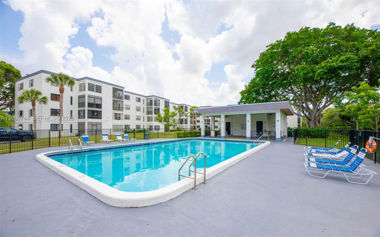 9233 SW 8th St , Unit 208, Boca Raton, FL 33428 Photo