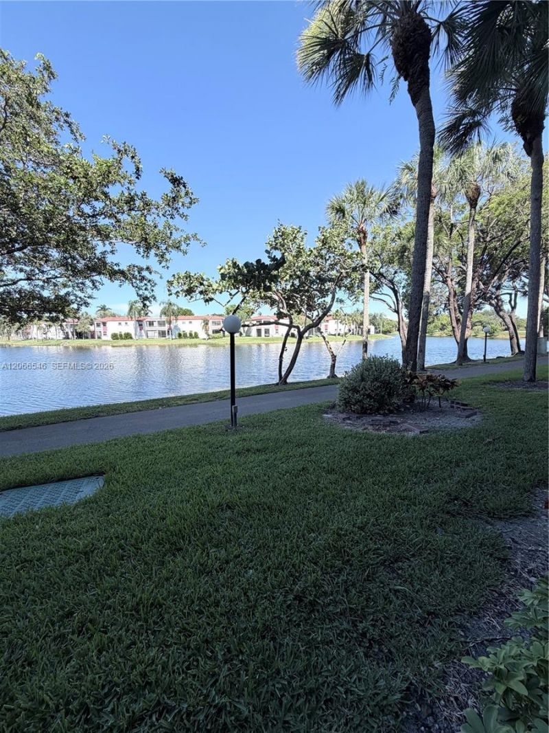 901 Colony Point Cir , Unit 111, Pembroke Pines, FL 33026 Photo