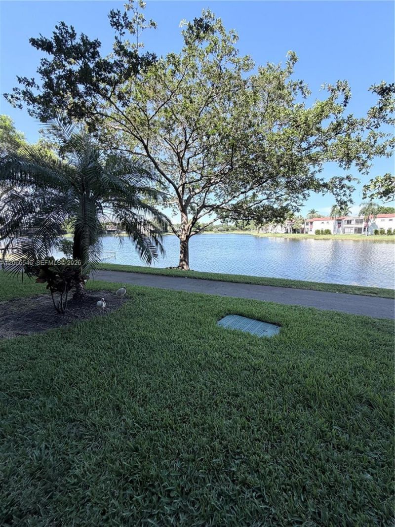 901 Colony Point Cir , Unit 111, Pembroke Pines, FL 33026 Photo